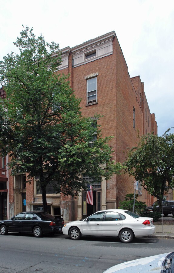 4143 3rd St, Troy, NY 12180