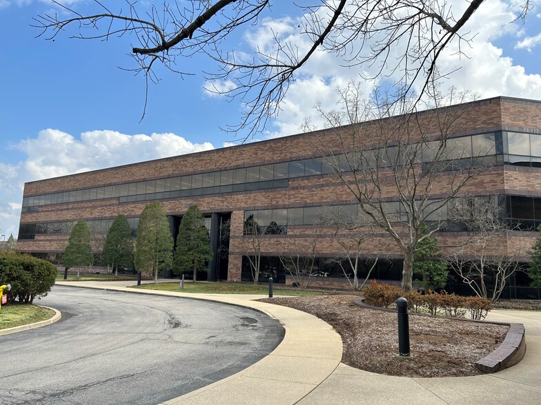 9920 Corporate Campus Dr, Louisville, KY for lease - Building Photo - Image 1 of 6