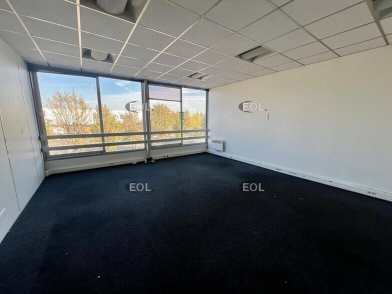 Industrial in Saint-Denis for lease - Interior Photo - Image 3 of 4