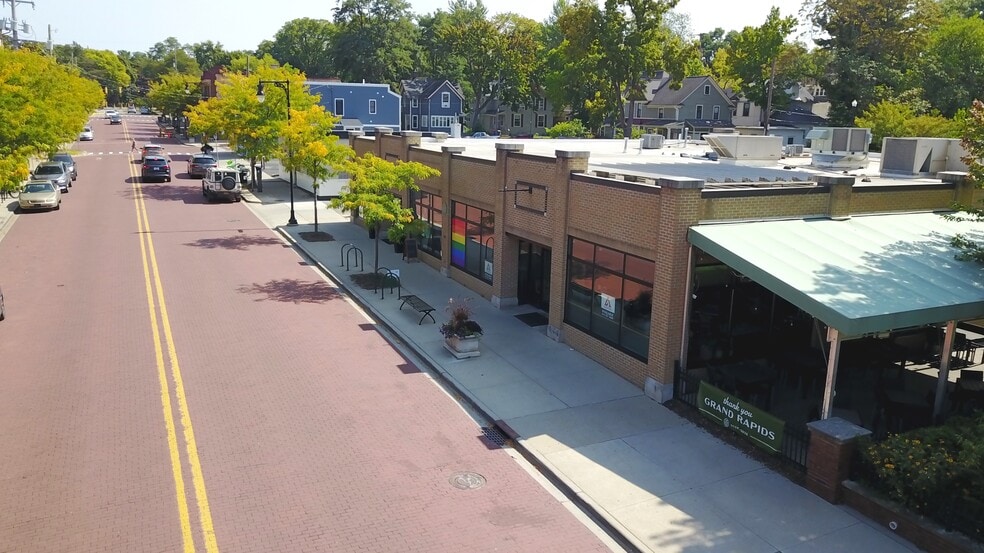 924 Cherry St SE, Grand Rapids, MI for lease - Building Photo - Image 3 of 10