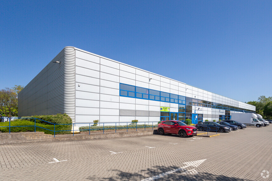 30-40 Tanners Dr, Milton Keynes for lease - Building Photo - Image 1 of 4