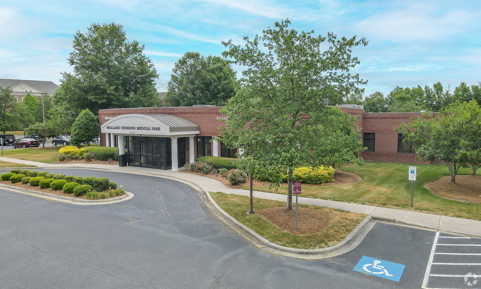 10320 Mallard Creek Rd, Charlotte, NC for lease Building Photo- Image 1 of 21