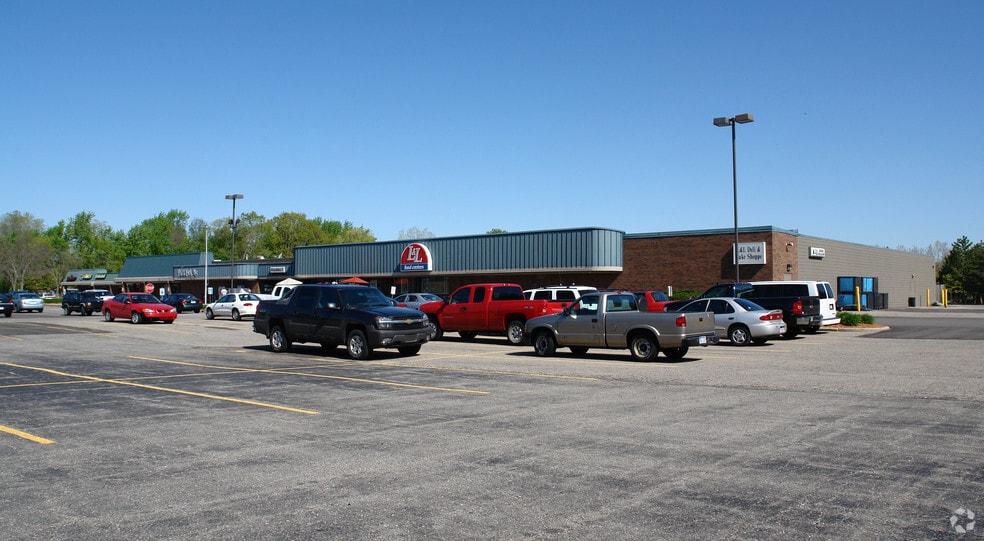 6075 N Hagadorn Rd, East Lansing, MI for lease - Primary Photo - Image 2 of 3