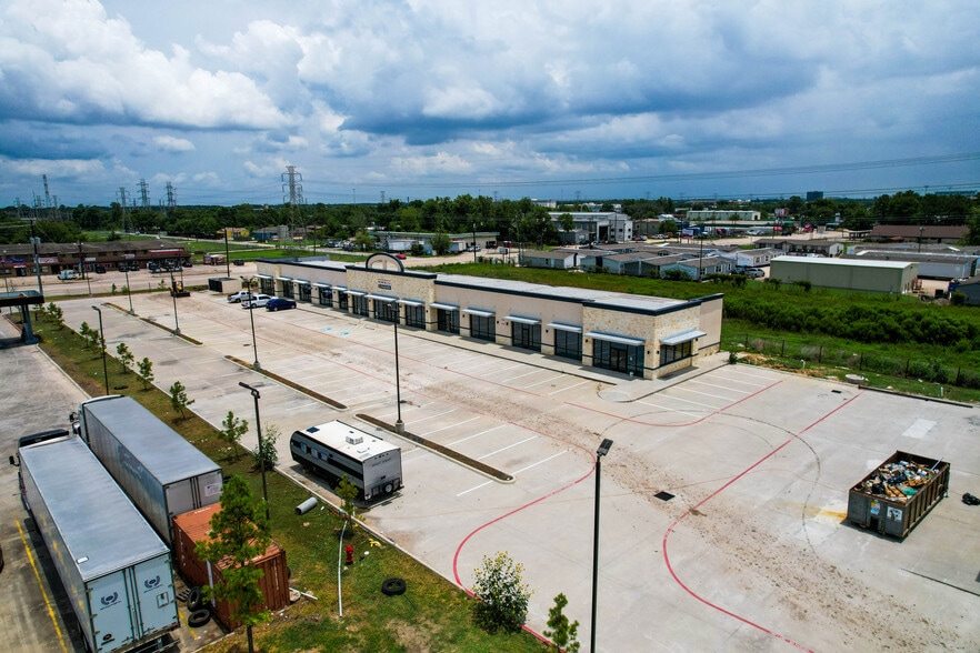 1130 Aldine Bender Rd, Houston, TX for lease - Building Photo - Image 3 of 4