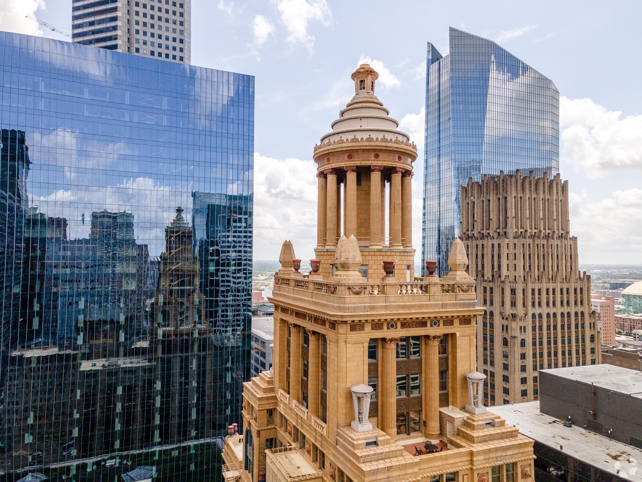 808 Travis St, Houston, TX for lease Building Photo- Image 1 of 32