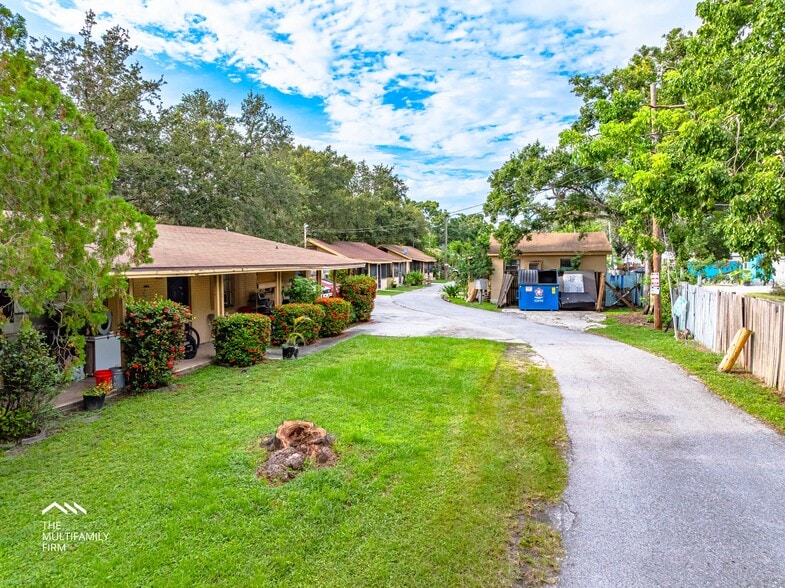 33-Unit / 3 Property Portfolio portfolio of 3 properties for sale on LoopNet.com - Building Photo - Image 2 of 12