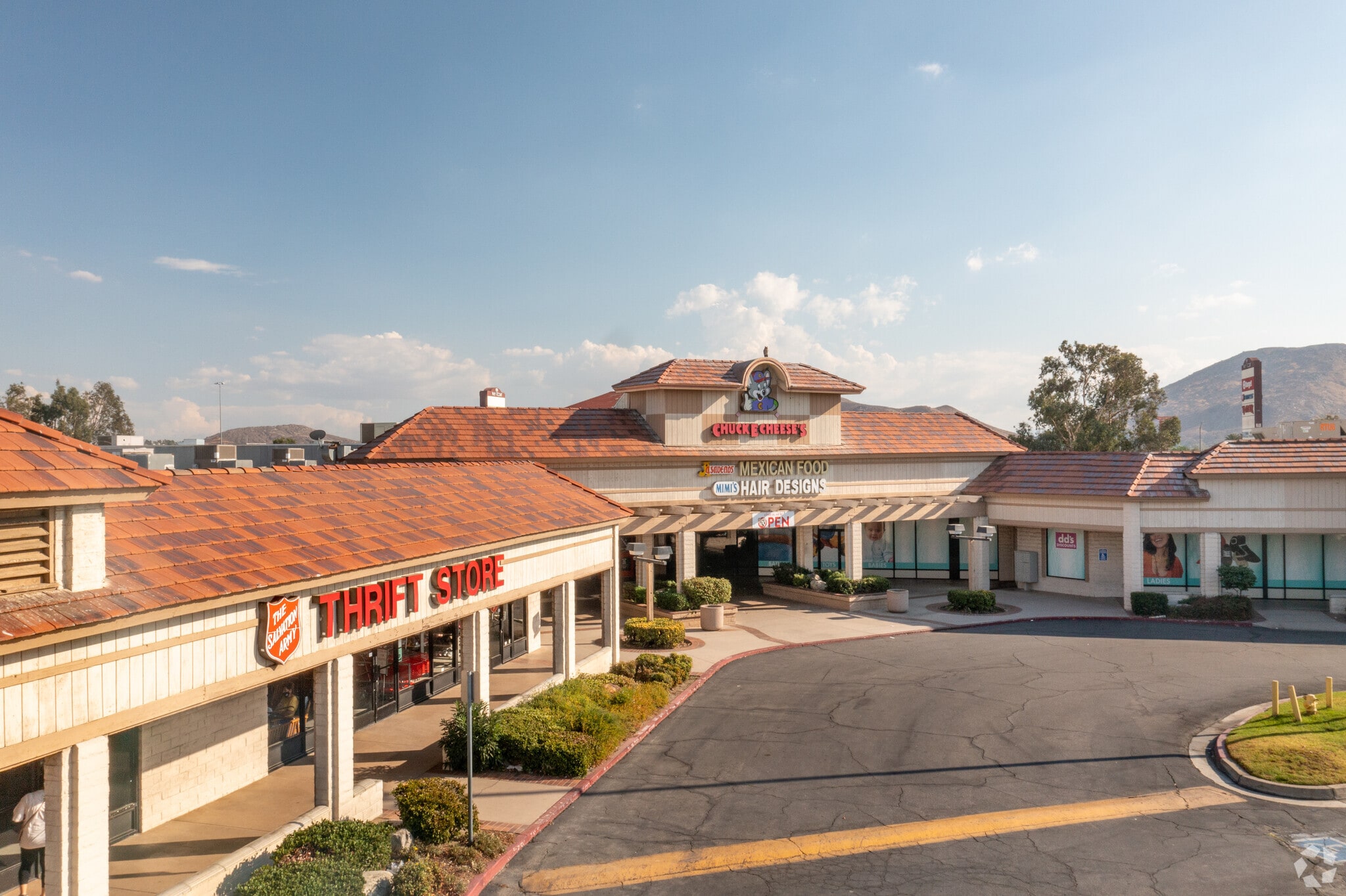 17009 Valley Blvd, Fontana, CA for lease Building Photo- Image 1 of 32