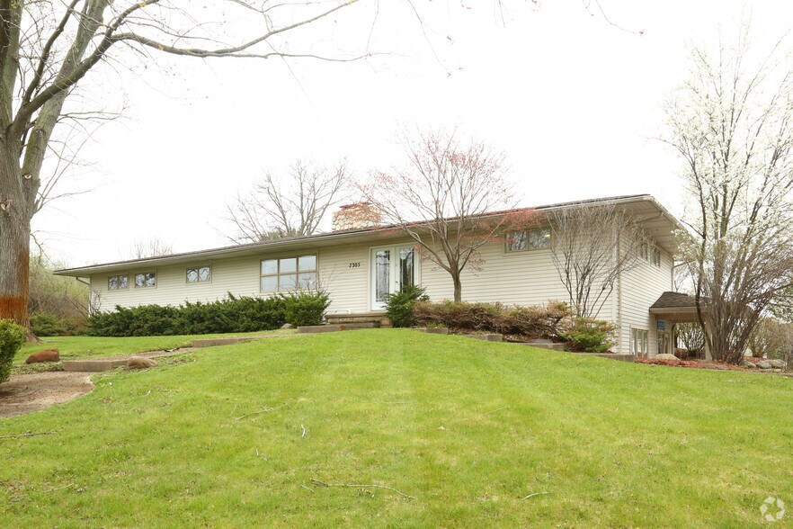 7305 E MI State Road 36, Whitmore Lake, MI for sale - Primary Photo - Image 1 of 1