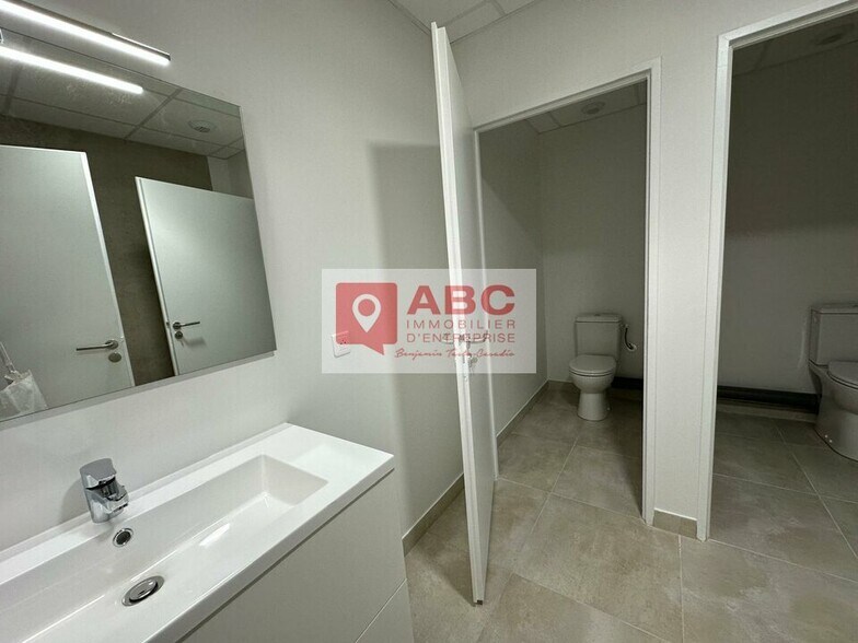 Office in Montpellier for lease - Building Photo - Image 3 of 5