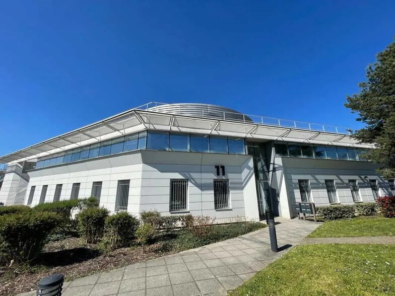 11 Rue Edison, Bron for lease - Building Photo - Image 1 of 10