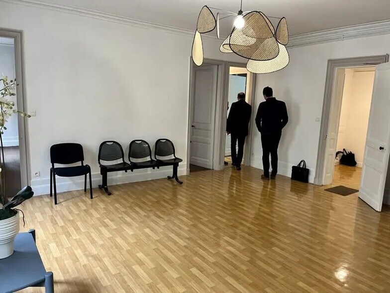 Office in Bordeaux for sale - Interior Photo - Image 3 of 6