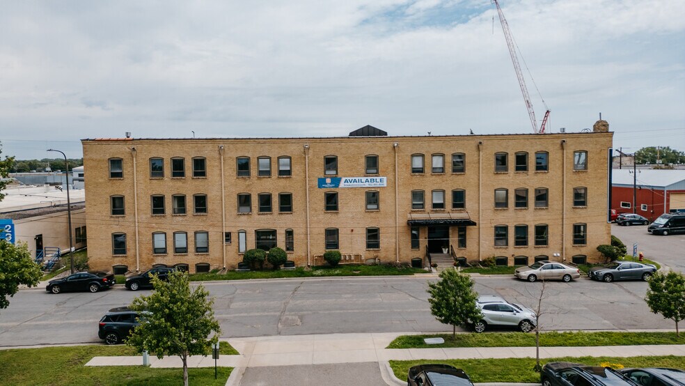 2303 Wycliff St, Saint Paul, MN for lease - Building Photo - Image 3 of 7