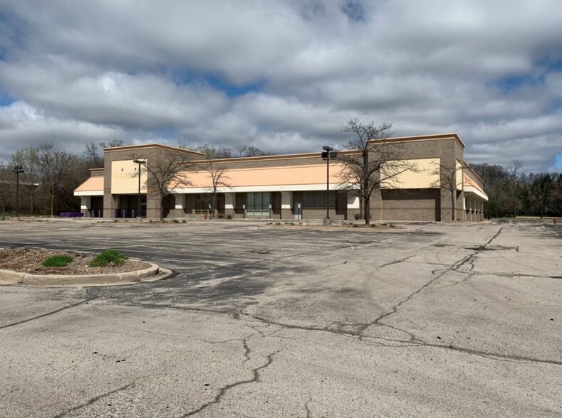 18550 W Bluemound Rd, Brookfield, WI 53045