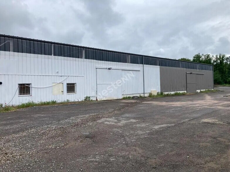 Industrial in Lachambre for lease - Building Photo - Image 3 of 4