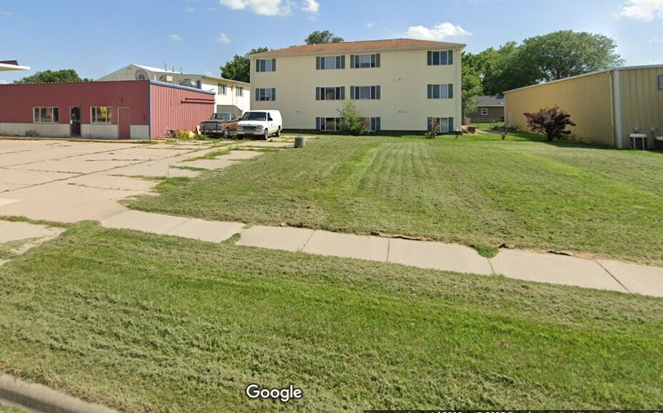 1325 E Cherry St, Vermillion, SD for sale - Building Photo - Image 2 of 3