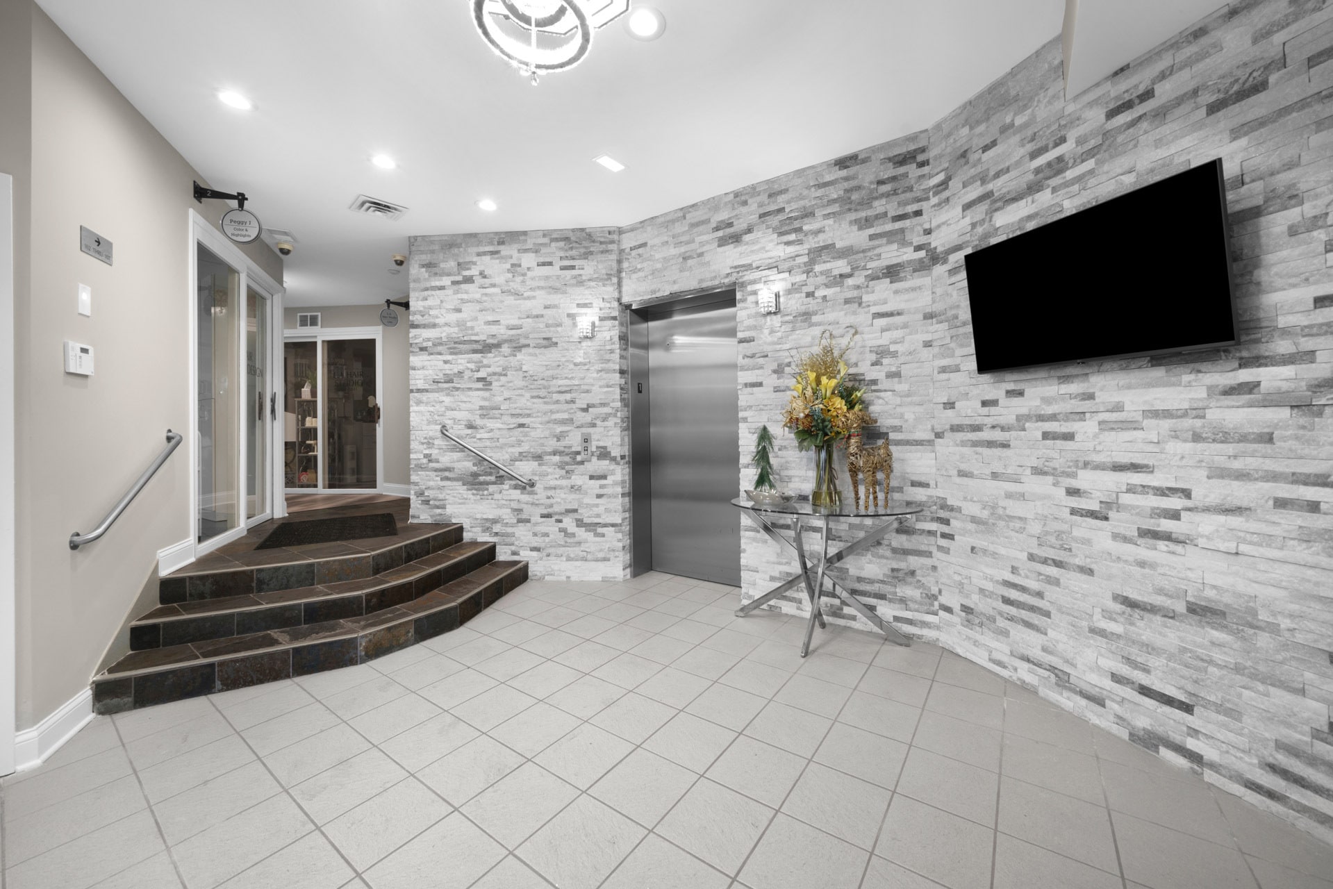 1670 Willow Rd, Northfield, IL for lease Interior Photo- Image 1 of 12