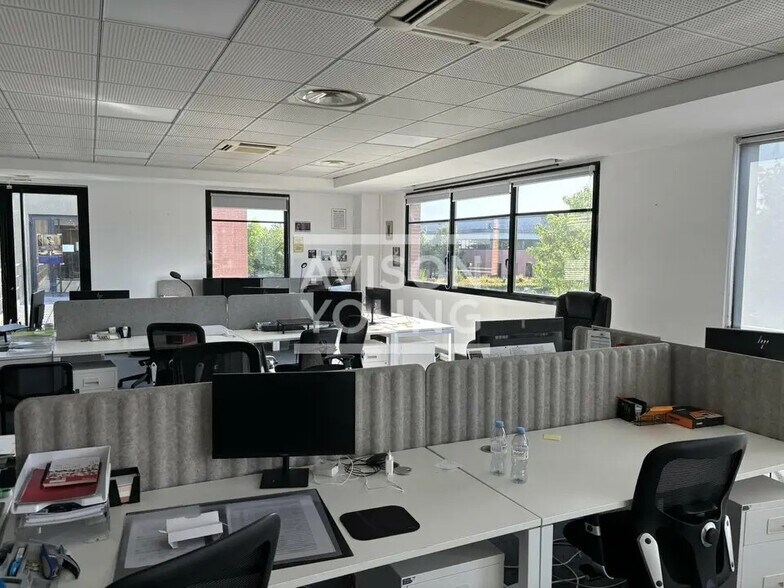 Flex in Villeneuve-la-Garenne for lease - Building Photo - Image 3 of 9