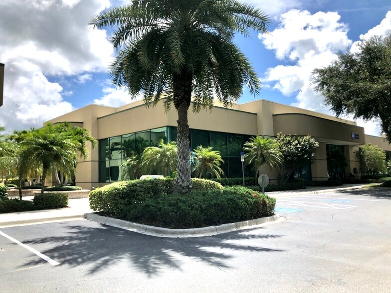 2821-2837 Cattlemen Rd, Sarasota, FL for lease - Building Photo - Image 2 of 15