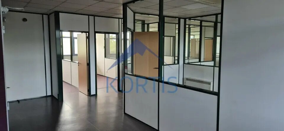 Office in Bron for lease - Interior Photo - Image 1 of 3