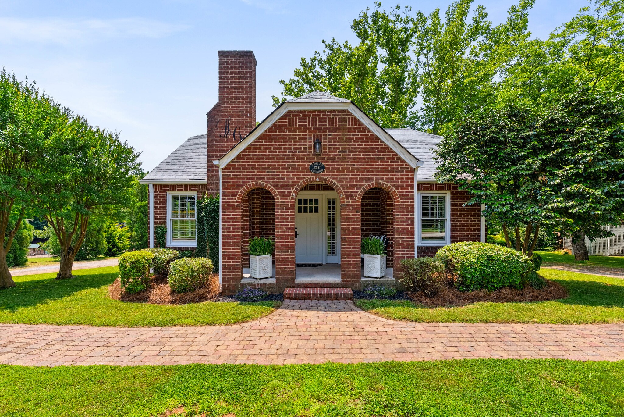 1302 E Rutherford St, Landrum, SC for sale Primary Photo- Image 1 of 1