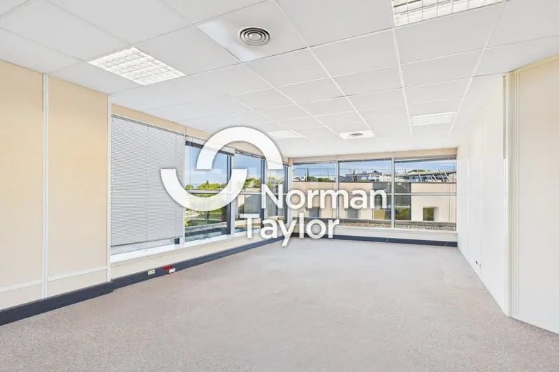 Office in Montpellier for lease - Building Photo - Image 2 of 12