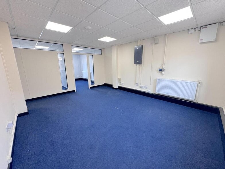 44 Cardiff Rd, Cardiff for lease - Building Photo - Image 2 of 21