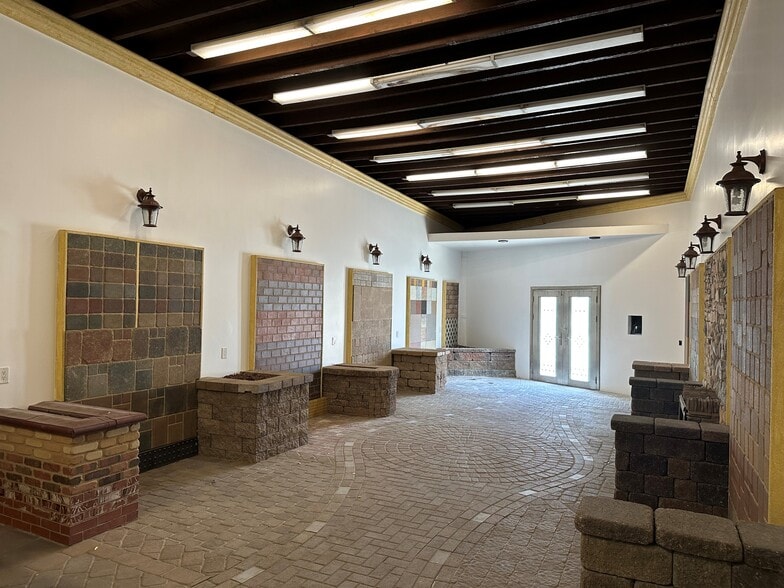 4641 Telegraph Rd, Los Angeles, CA for sale - Building Photo - Image 2 of 17