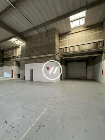 Flex in Sarcelles for lease - Building Photo - Image 2 of 13