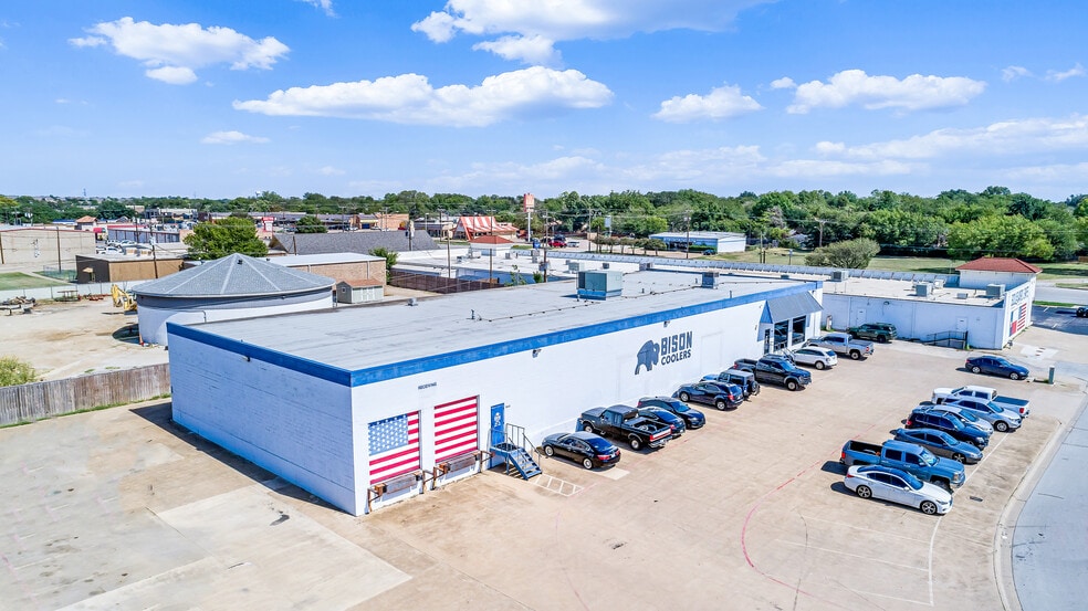 5113 Commercial Dr, North Richland Hills, TX for sale - Building Photo - Image 1 of 8