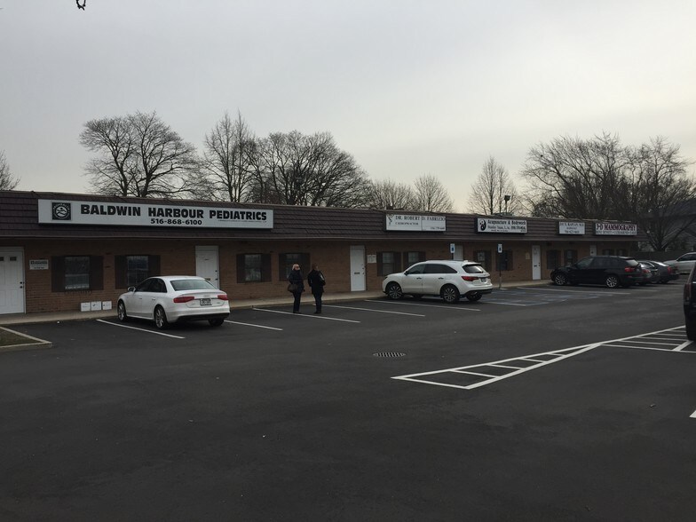 860 Atlantic Ave, Baldwin, NY 11510