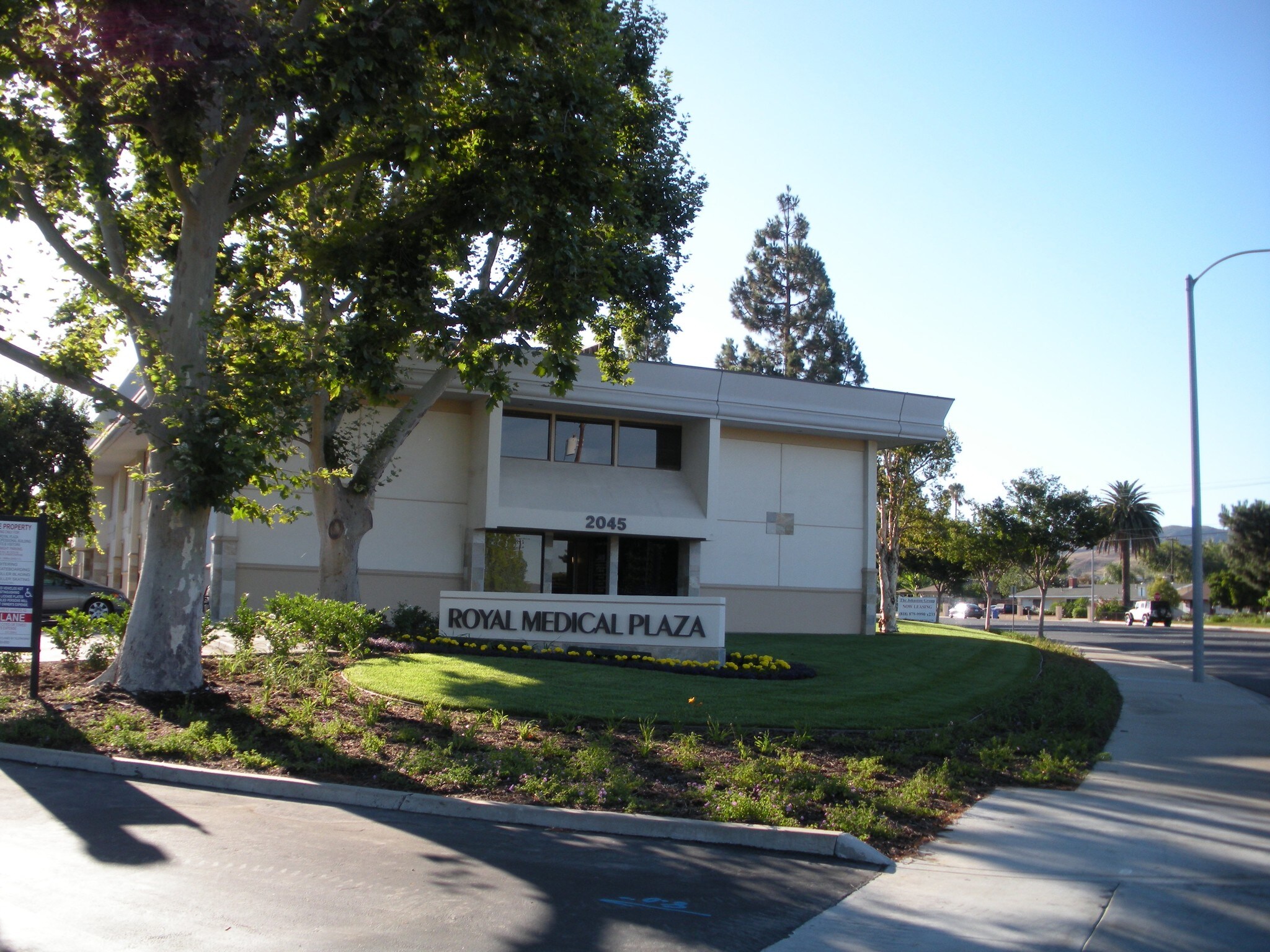 2045 Royal Ave, Simi Valley, CA 93065 Royal Medical Plaza