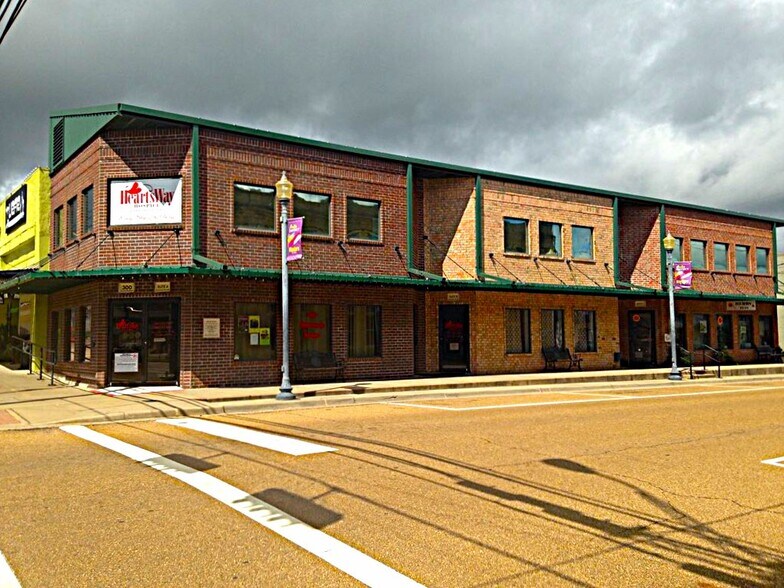 300 N Main St, Winnsboro, TX for sale - Building Photo - Image 1 of 1