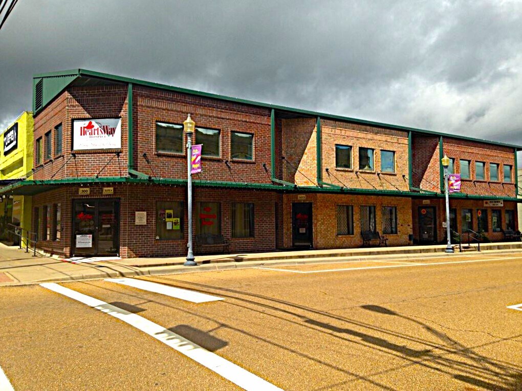 300 N Main St, Winnsboro, TX for sale Building Photo- Image 1 of 1