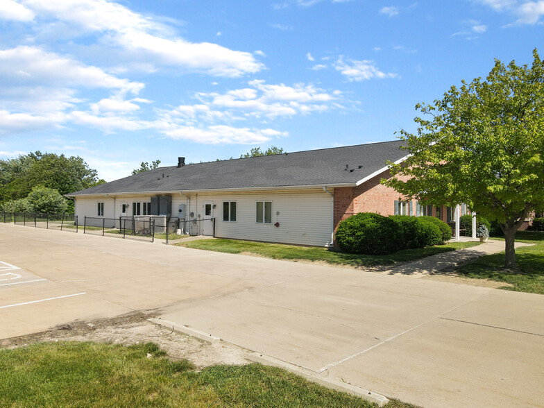 403 Kays Dr, Normal, IL for sale - Building Photo - Image 2 of 18