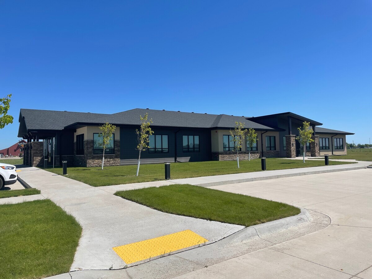 5354 42nd St S, Fargo, ND 58104