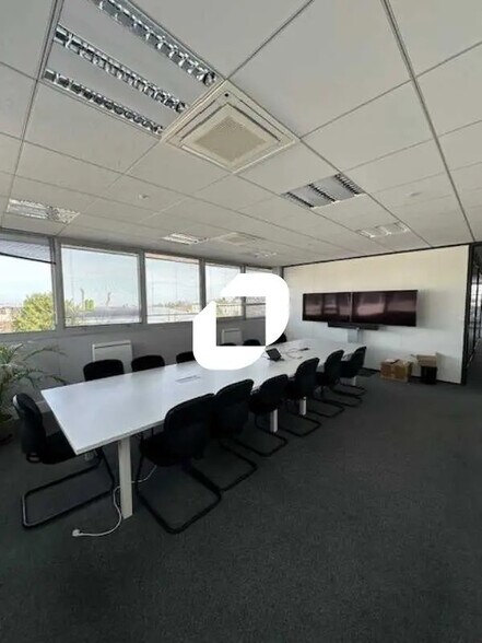 Office in Saint-Germain-en-Laye for lease - Interior Photo - Image 2 of 8