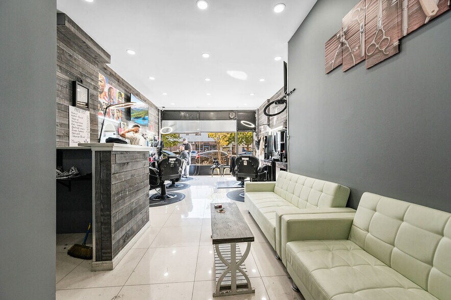 2339 Bath Ave, Brooklyn, NY for sale - Building Photo - Image 3 of 40