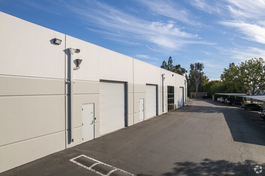 3002 Dow Ave, Tustin, CA for lease - Building Photo - Image 2 of 16