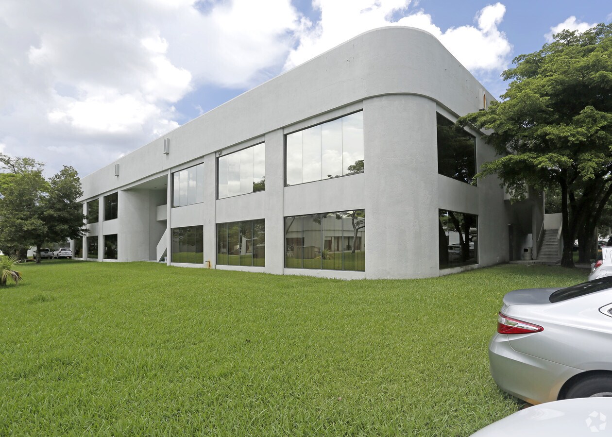 9240 Sunset Dr, Miami, FL 33173 | LoopNet