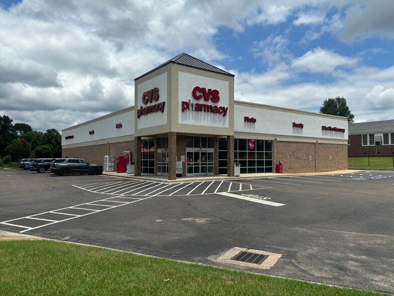 10 Gilmer Ave, Tallassee, AL for sale - Building Photo - Image 2 of 9