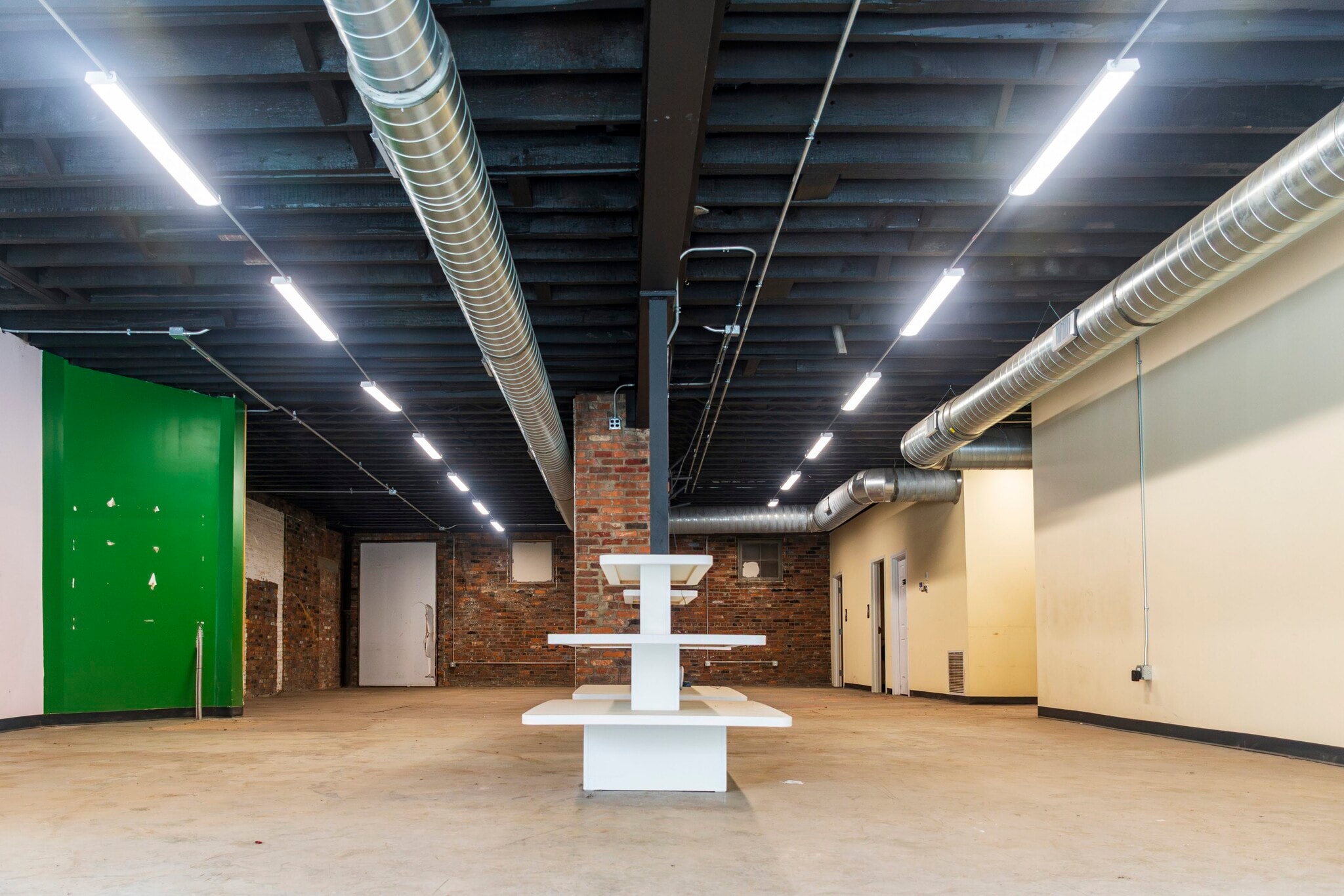 106-108 E 4th, Covington, KY for lease Interior Photo- Image 1 of 8