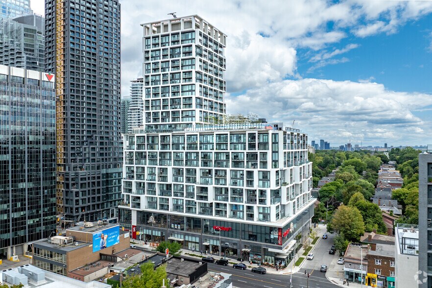 2131 Yonge St, Toronto, ON for sale - Primary Photo - Image 1 of 1
