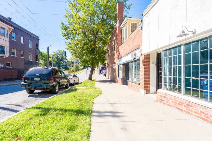 4245-4247 Troost Ave, Kansas City, MO for lease - Building Photo - Image 3 of 15