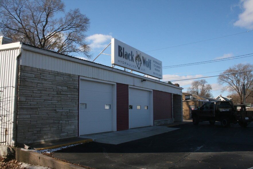 541 W 10th Ave, Oshkosh, WI for sale - Building Photo - Image 1 of 1