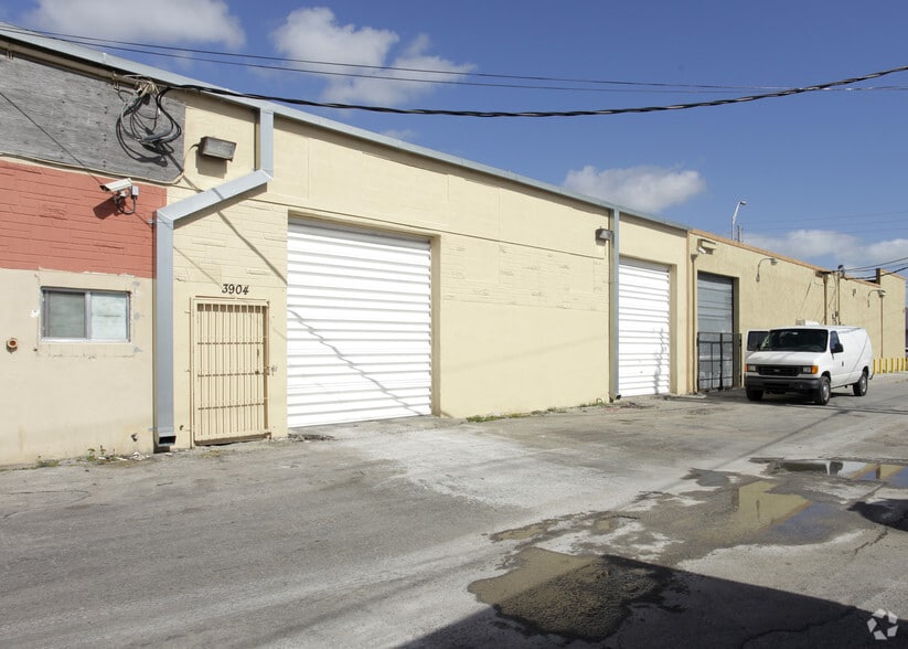 3904 NW 32 Ave, Miami, FL for lease - Building Photo - Image 3 of 20