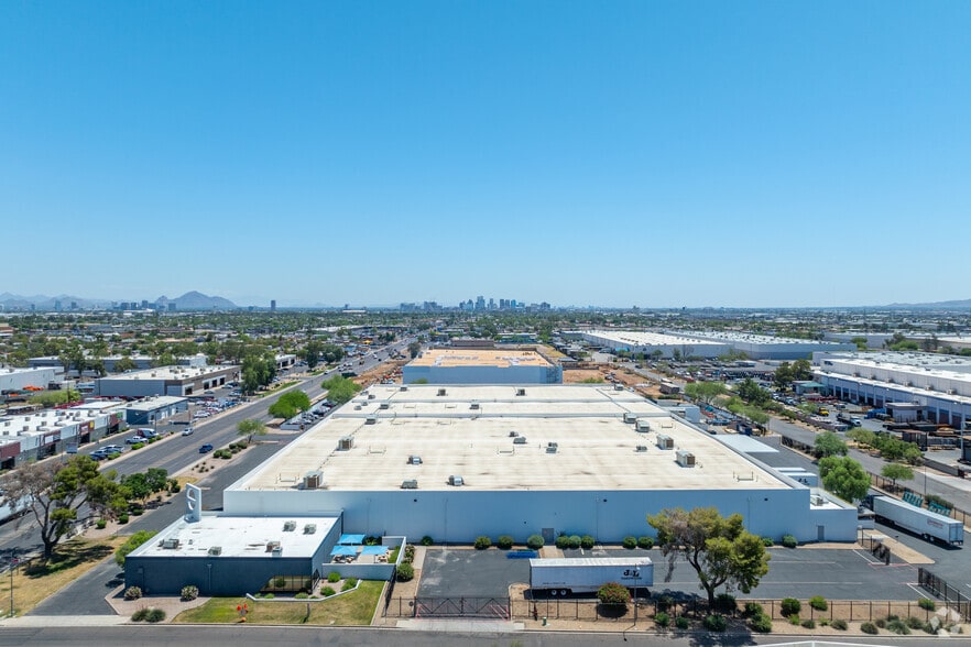 3865 W Van Buren St, Phoenix, AZ for lease - Building Photo - Image 3 of 9