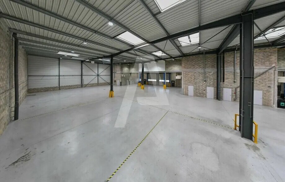 Industrial in Magny-les-Hameaux for lease - Interior Photo - Image 2 of 4