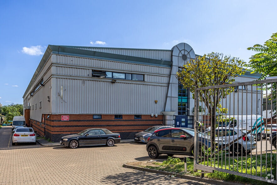 5 Hancock Rd, London for lease - Primary Photo - Image 1 of 22