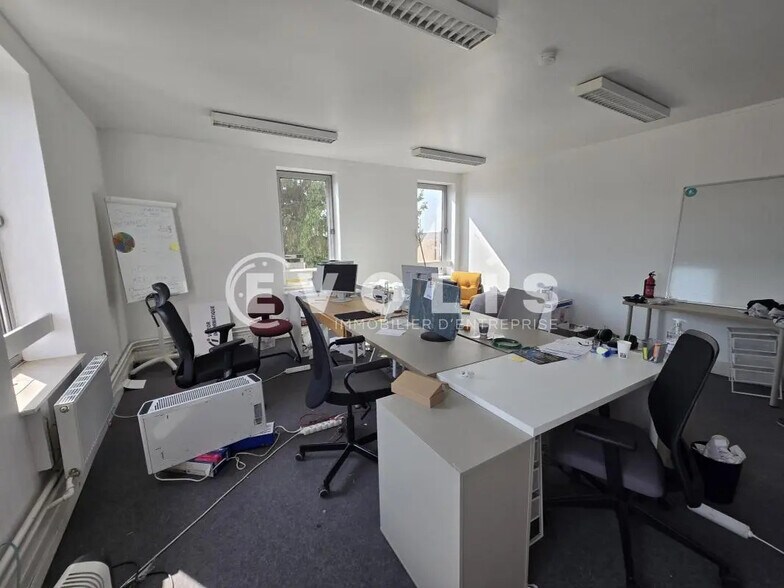 Office in Palaiseau for lease - Interior Photo - Image 2 of 6