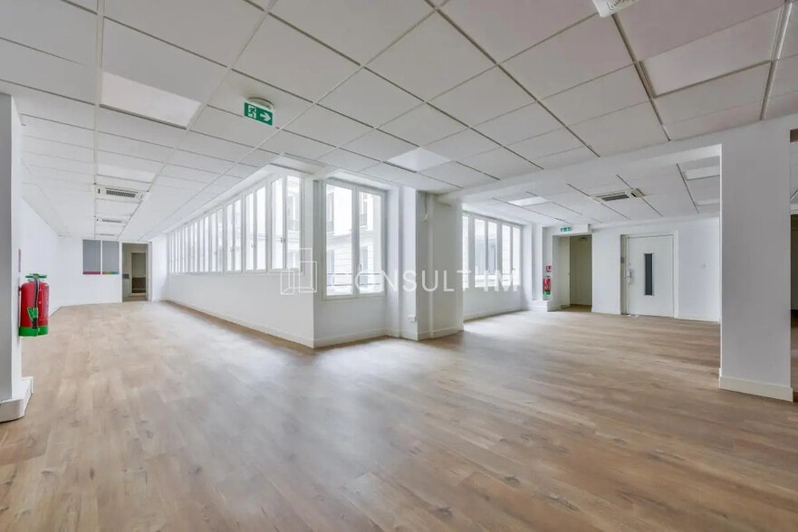 Office in Paris for lease - Building Photo - Image 3 of 8